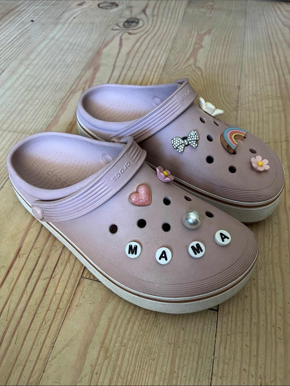 Crocs Off Court Pink Clog w/Charms